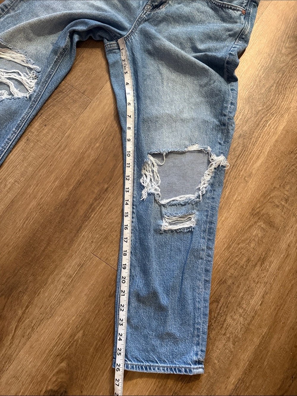 American Eagle Strigid Mom Jeans Distressed Denim Women's Size 10 Short - Picture 7 of 11